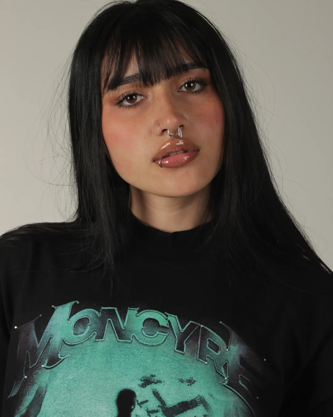 Camiseta negra oversized con pedrería Transcendence T-Shirt Mujer Moncyre Studios